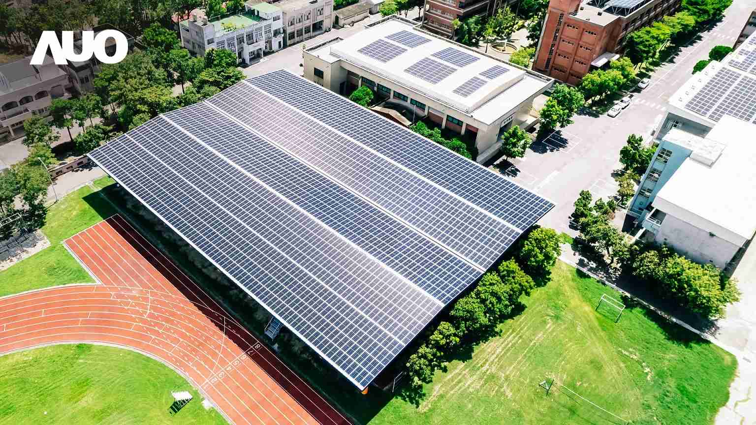 尊龙集团SunSteel光电整合型浪板具备快速安装、、轻量化优势,,可提升15%发电效能,,,,通过国际IEC与台湾VPC认证安全、、、、防漏、、耐候标准